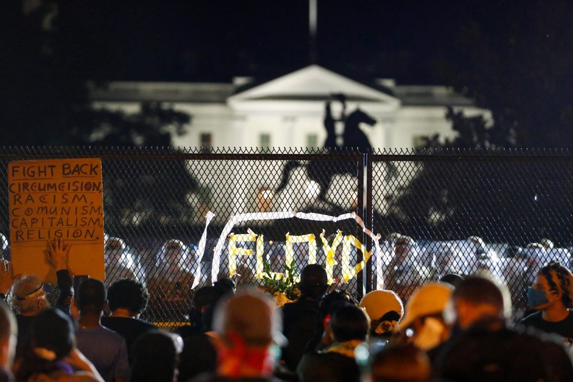 Demonstrators gather along the fence surrounding Lafayette Park outside the White House as protests continue over the death in police custody of George Floyd, in Washington, U.S., June 2, 2020. REUTERS/Jim Bourg Demonstrators gather along the fence surrounding Lafayette Park outside the White House as protests continue over the death in police custody of George Floyd, in Washington, U.S., June 2, 2020. REUTERS/Jim Bourg