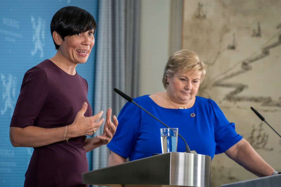 Oslo 20200618.
Statsminister Erna Solberg og utenriksminister Ine Eriksen Søreide holder pressekonferanse på statsministerens kontor om at Norge er valgt inn som medlem av FNs sikkerhetsråd for perioden 2021–2022.
Foto: Heiko Junge / NTB scanpix Oslo 20200618.
Statsminister Erna Solberg og utenriksminister Ine Eriksen Søreide holder pressekonferanse på statsministerens kontor om at Norge er valgt inn som medlem av FNs sikkerhetsråd for perioden 2021–2022.
Foto: Heiko Junge / NTB scanpix