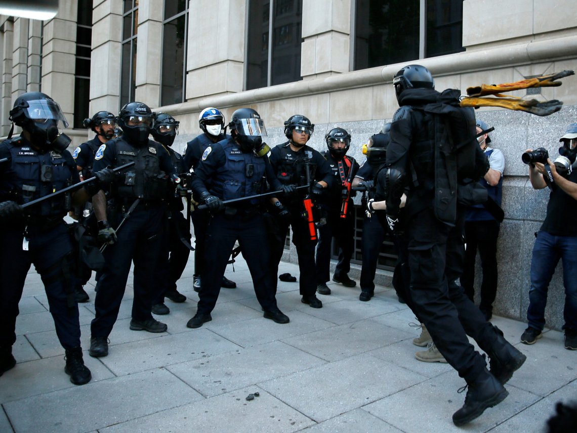 Police and a protester clash during a protest amid nationwide unrest following the death in Minneapolis police custody of George Floyd, at Lafayette Park near the White House in Washington, U.S., May 31, 2020. REUTERS/Jim Bourg Police and a protester clash during a protest amid nationwide unrest following the death in Minneapolis police custody of George Floyd, at Lafayette Park near the White House in Washington, U.S., May 31, 2020. REUTERS/Jim Bourg