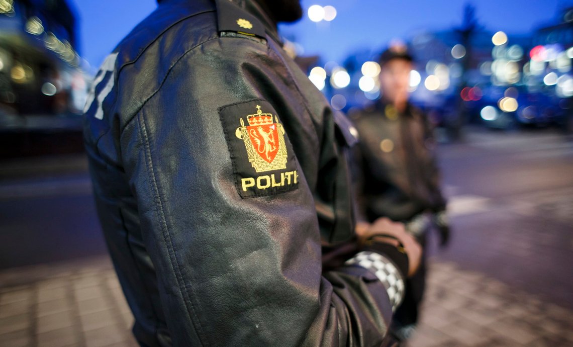 SKI 20161213.
Politiet i arbeid. Politifolk patruljerer gatene i Ski. NB! Modellklarert til redaksjonell bruk.
Foto: Heiko Junge / NTB scanpix SKI 20161213.
Politiet i arbeid. Politifolk patruljerer gatene i Ski. NB! Modellklarert til redaksjonell bruk.
Foto: Heiko Junge / NTB scanpix