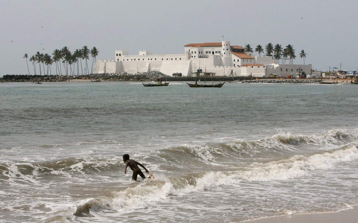 A general view shows Elmina Castle in Cape Coast, Ghana March 24, 2007. The castle was used as a trading post for slaves in the 15th century. March 25, 2007 marks the 200th anniversary of the abolition of slavery in Britain. REUTERS/Luc Gnago (GHANA) A general view shows Elmina Castle in Cape Coast, Ghana March 24, 2007. The castle was used as a trading post for slaves in the 15th century. March 25, 2007 marks the 200th anniversary of the abolition of slavery in Britain. REUTERS/Luc Gnago (GHANA)
