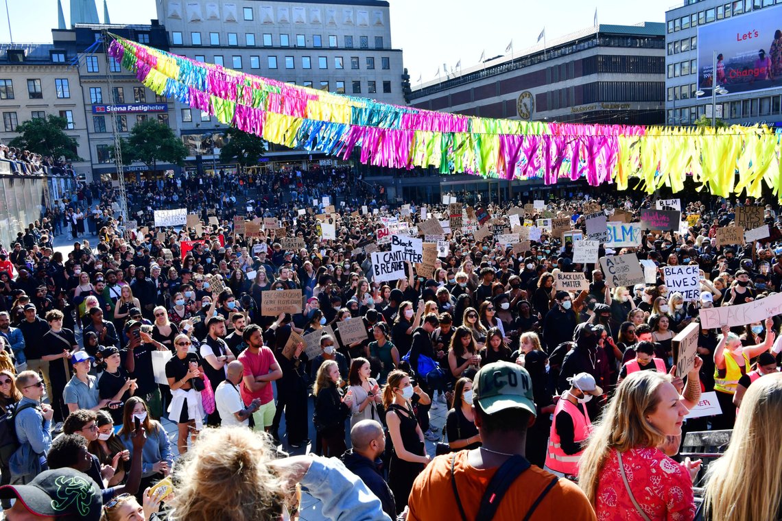 Participants hold placards during a silent protest in solidarity with the Black Lives Matter movement, in Stockholm, Sweden June 3, 2020. Jonas Ekstromer/TT News Agency/via REUTERS ATTENTION EDITORS - THIS IMAGE WAS PROVIDED BY A THIRD PARTY. SWEDEN OUT. NO COMMERCIAL OR EDITORIAL SALES IN SWEDEN. Participants hold placards during a silent protest in solidarity with the Black Lives Matter movement, in Stockholm, Sweden June 3, 2020. Jonas Ekstromer/TT News Agency/via REUTERS ATTENTION EDITORS - THIS IMAGE WAS PROVIDED BY A THIRD PARTY. SWEDEN OUT. NO COMMERCIAL OR EDITORIAL SALES IN SWEDEN.