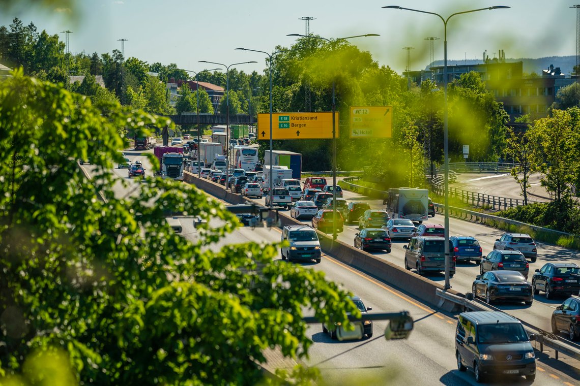 Oslo 20200529.
Tett trafikk ut fra Oslo sentrum på E18 ved Lysaker.
Foto: Stian Lysberg Solum / NTB scanpix Oslo 20200529.
Tett trafikk ut fra Oslo sentrum på E18 ved Lysaker.
Foto: Stian Lysberg Solum / NTB scanpix