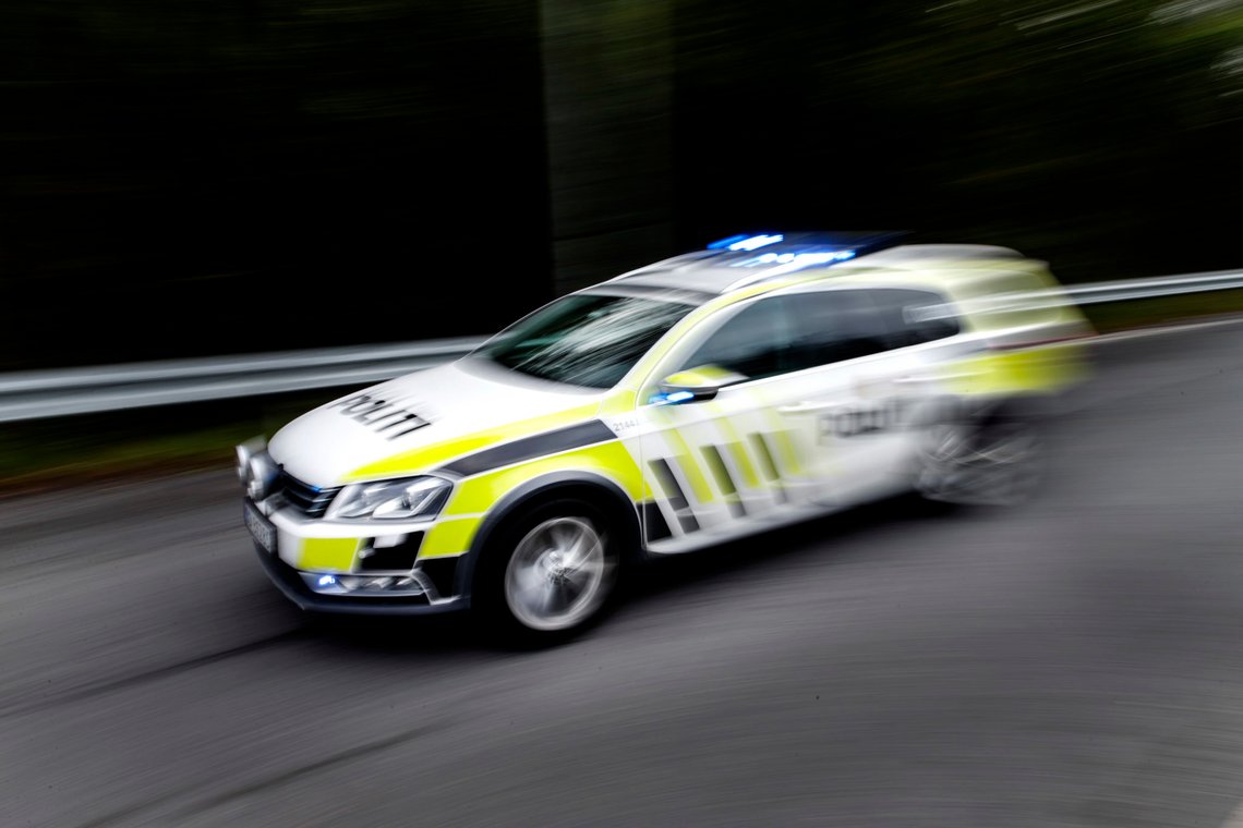 OSLO, Norge 20160927.
Politiet i arbeid. Politibilen i fart.
NB! Modellklarert til redaksjonell bruk.
Foto: Gorm Kallestad / NTB scanpix OSLO, Norge 20160927.
Politiet i arbeid. Politibilen i fart.
NB! Modellklarert til redaksjonell bruk.
Foto: Gorm Kallestad / NTB scanpix