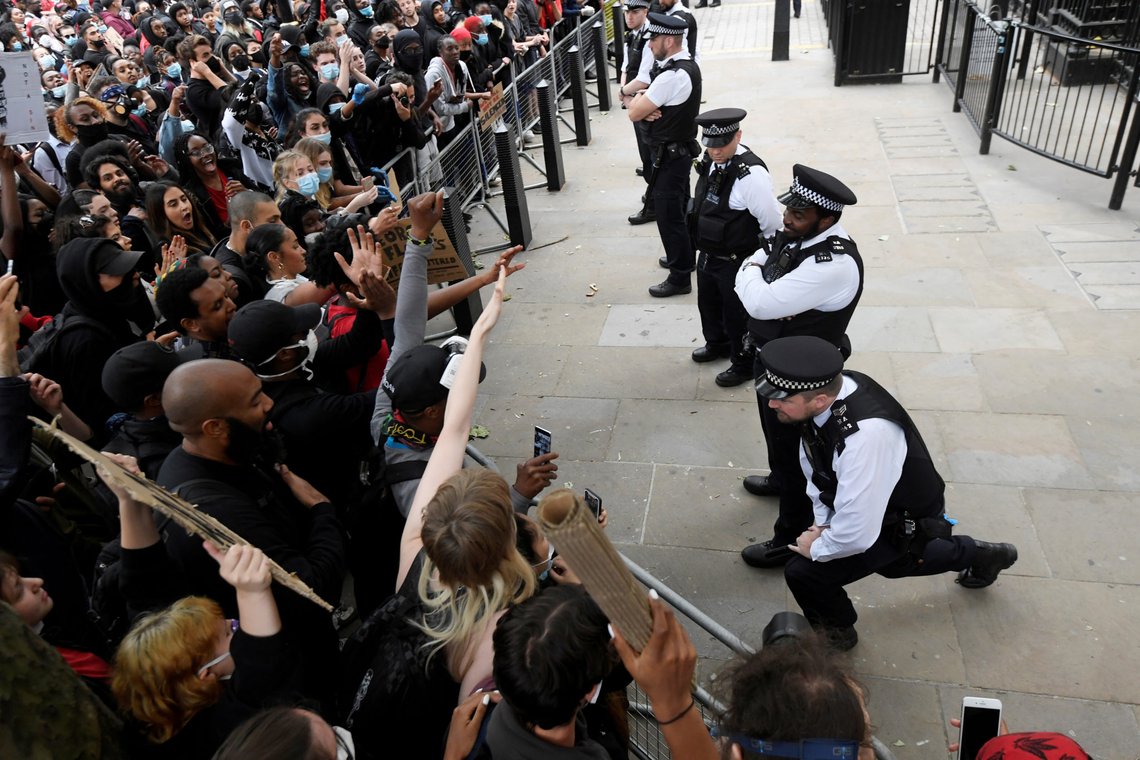A police officer takes a knee in front of protesters near Downing Street during a "Black Lives Matter" protest following the death of George Floyd who died in police custody in Minneapolis, London, Britain, June 3, 2020. REUTERS/Toby Melville TPX IMAGES OF THE DAY A police officer takes a knee in front of protesters near Downing Street during a "Black Lives Matter" protest following the death of George Floyd who died in police custody in Minneapolis, London, Britain, June 3, 2020. REUTERS/Toby Melville TPX IMAGES OF THE DAY