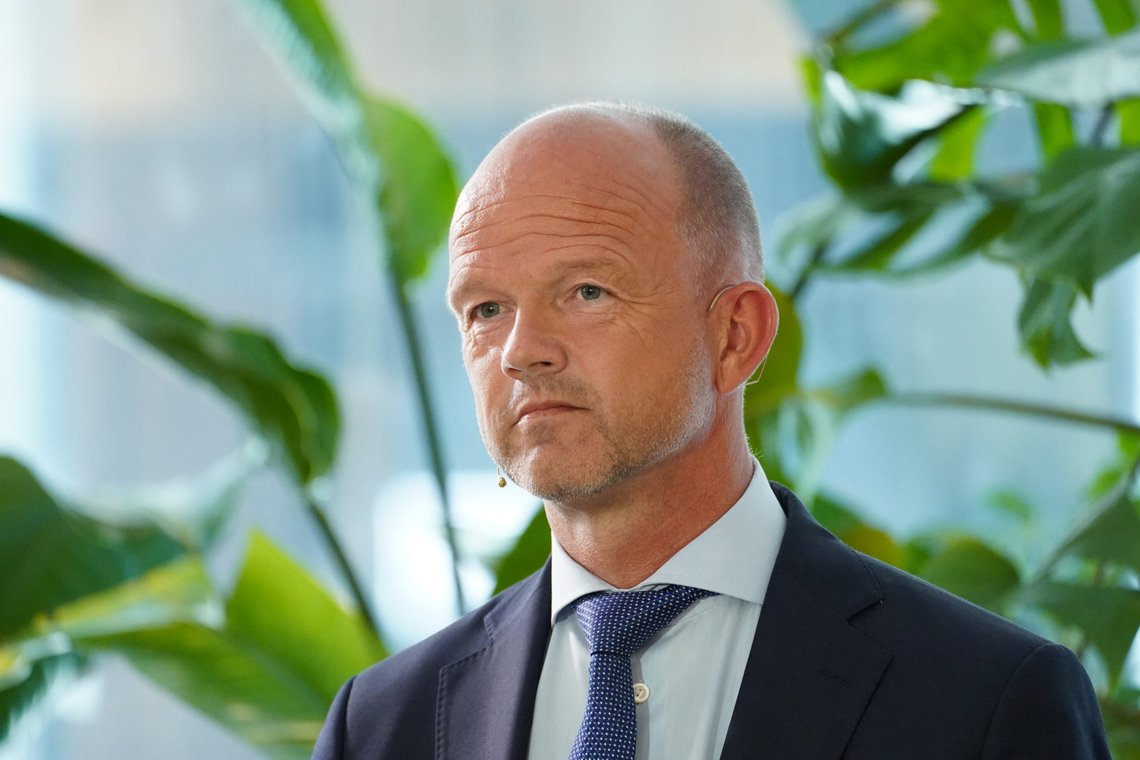 Oslo 20200615.
Denne uken er det 100 dager siden koronapandemien traff Norge med full tyngde. NHO presenterer nå 10 ambisjoner for Norge frem mot 2030. NHO-direktør Ole Erik Almlid og sjeføkonom Øystein Dørum presenterte disse på en pk mandag.
Foto: Ole Berg-Rusten / NTB scanpix Oslo 20200615.
Denne uken er det 100 dager siden koronapandemien traff Norge med full tyngde. NHO presenterer nå 10 ambisjoner for Norge frem mot 2030. NHO-direktør Ole Erik Almlid og sjeføkonom Øystein Dørum presenterte disse på en pk mandag.
Foto: Ole Berg-Rusten / NTB scanpix