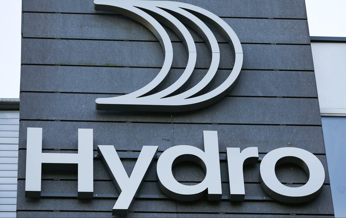 Høye strømpriser gjør at Hydro kutter produksjonen ved et aluminiumsanlegg i Slovakia. Foto: Fredrik Hagen / NTB Høye strømpriser gjør at Hydro kutter produksjonen ved et aluminiumsanlegg i Slovakia. Foto: Fredrik Hagen / NTB