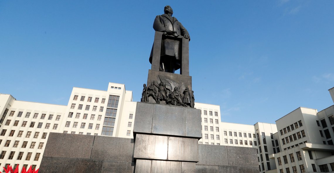 A man lays flowers at a monument of the Soviet state founder Vladimir Lenin at Independence Square and to mark Revolution Day, the official public holiday commemorating the 1917 Bolshevik Revolution, in Minsk, Belarus November 7, 2019. REUTERS/Vasily Fedosenko A man lays flowers at a monument of the Soviet state founder Vladimir Lenin at Independence Square and to mark Revolution Day, the official public holiday commemorating the 1917 Bolshevik Revolution, in Minsk, Belarus November 7, 2019. REUTERS/Vasily Fedosenko