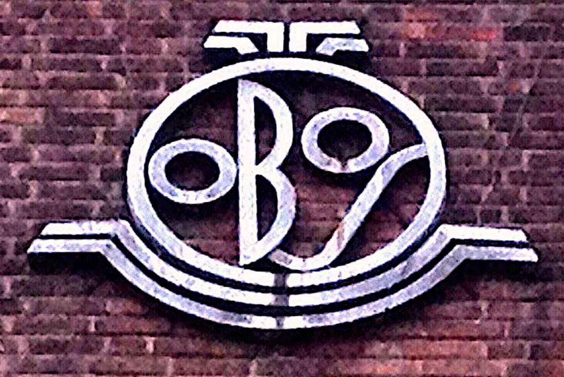OBOS-emblem på blokk ved Carl Berners plass i Oslo. Foto: Kimsaka / Wikimedia Commons. OBOS-emblem på blokk ved Carl Berners plass i Oslo. Foto: Kimsaka / Wikimedia Commons.