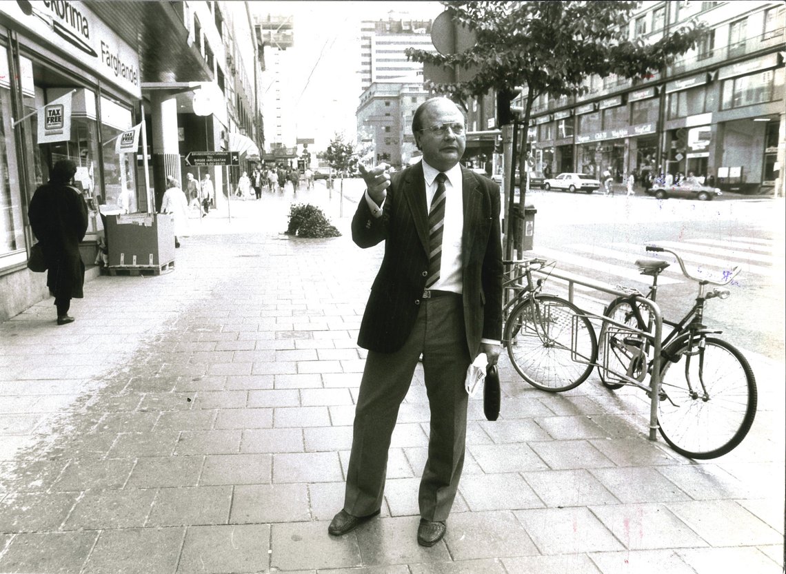 Stockholm, Sverige 19860902.
Stig Engström var ett av de første vitnene på plass etter mordet på Olof Palme. Han ble kjent som skandia-mannen og Palme etterforskere mener nå at Engström stod bak mordet på Palme.
Foto: Weine Lexius/EXP/TT / NTB scanpix Stockholm, Sverige 19860902.
Stig Engström var ett av de første vitnene på plass etter mordet på Olof Palme. Han ble kjent som skandia-mannen og Palme etterforskere mener nå at Engström stod bak mordet på Palme.
Foto: Weine Lexius/EXP/TT / NTB scanpix