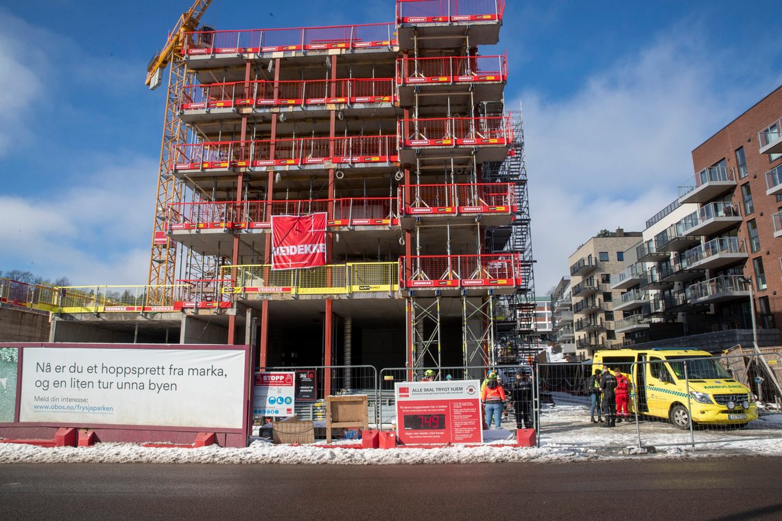 Oslo 20200305.
Arbeidsulykke på en byggeplass i Frysjaparken i Oslo. En person er fraktet til legevakt, men er ikke alvorlig skadd, i følge politiet.
Foto: Terje Pedersen / NTB scanpix Oslo 20200305.
Arbeidsulykke på en byggeplass i Frysjaparken i Oslo. En person er fraktet til legevakt, men er ikke alvorlig skadd, i følge politiet.
Foto: Terje Pedersen / NTB scanpix