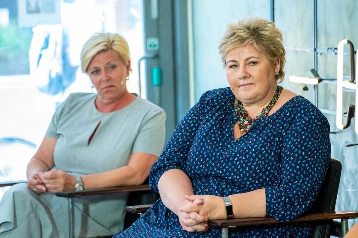 Oslo 20200615.
Denne uken er det 100 dager siden koronapandemien traff Norge med full tyngde. NHO presenterer nå 10 ambisjoner for Norge frem mot 2030. Statsminister Erna Solberg (H) og Siv Jensen ( FrP) var til stede på presentasjonen i Oslo mandag.
Foto: Ole Berg-Rusten / NTB scanpix Oslo 20200615.
Denne uken er det 100 dager siden koronapandemien traff Norge med full tyngde. NHO presenterer nå 10 ambisjoner for Norge frem mot 2030. Statsminister Erna Solberg (H) og Siv Jensen ( FrP) var til stede på presentasjonen i Oslo mandag.
Foto: Ole Berg-Rusten / NTB scanpix