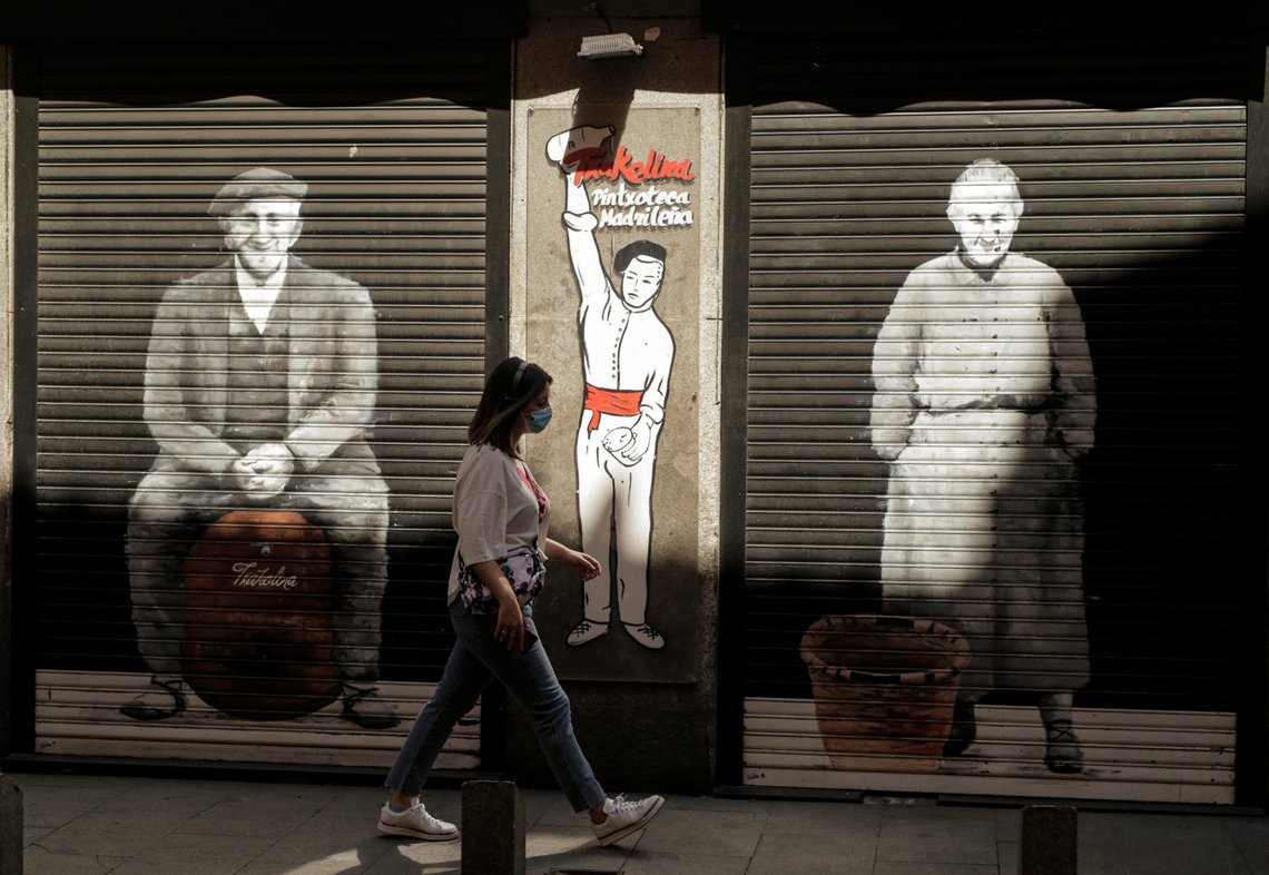 A woman wearing a protective mask walks past a closed restaurant, amid the coronavirus disease (COVID-19) outbreak, in Madrid, Spain, July 31, 2020. REUTERS/Javier Barbancho A woman wearing a protective mask walks past a closed restaurant, amid the coronavirus disease (COVID-19) outbreak, in Madrid, Spain, July 31, 2020. REUTERS/Javier Barbancho