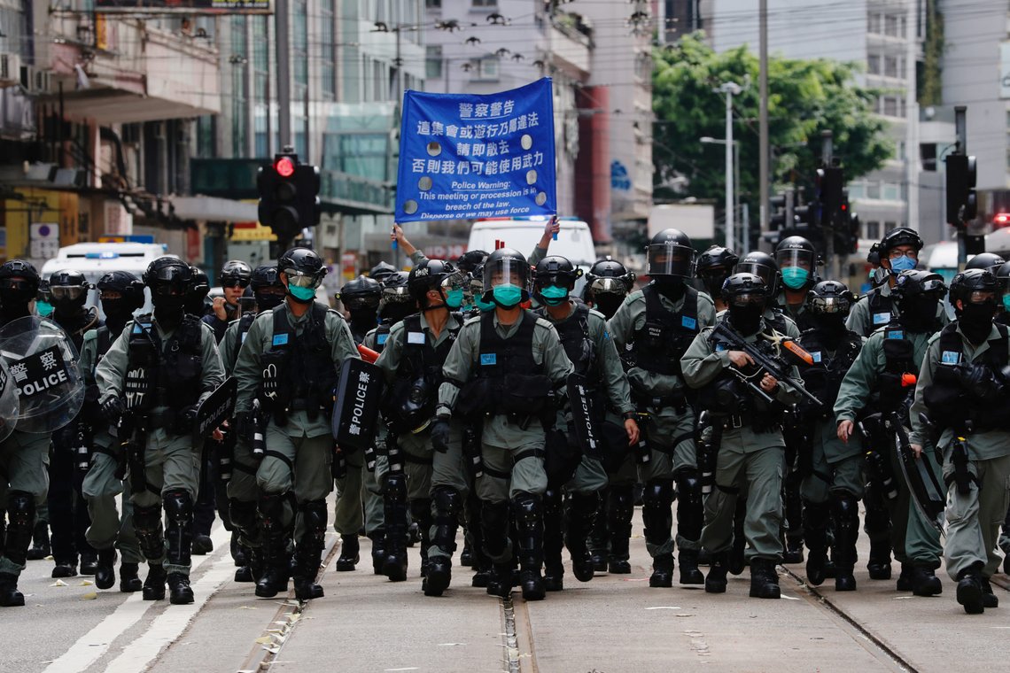 Riot police officers walk as anti-national security law protesters march during the anniversary of Hong Kong's handover to China from Britain, in Hong Kong, China July 1, 2019. REUTERS/Tyrone Siu Riot police officers walk as anti-national security law protesters march during the anniversary of Hong Kong's handover to China from Britain, in Hong Kong, China July 1, 2019. REUTERS/Tyrone Siu