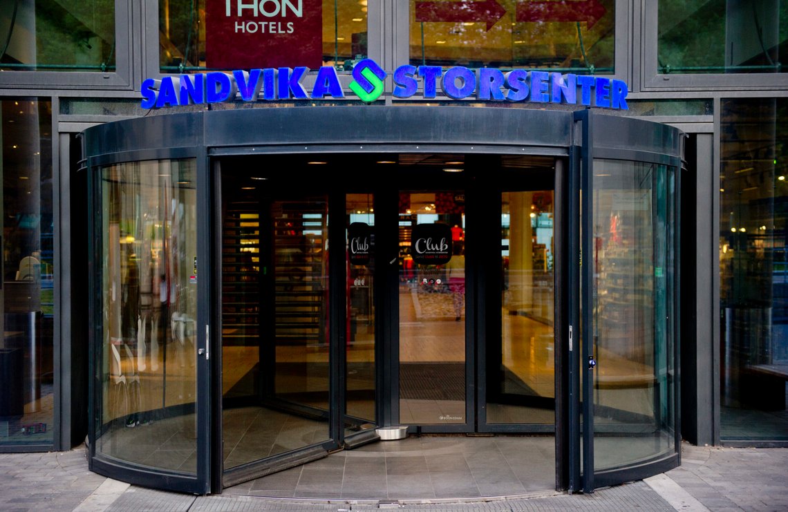 Sandvika 20150720.
Inngangspartiet til Sandvika Storsenter i Sandvika mandag kveld.
Foto: Jon Olav Nesvold / NTB scanpix Sandvika 20150720.
Inngangspartiet til Sandvika Storsenter i Sandvika mandag kveld.
Foto: Jon Olav Nesvold / NTB scanpix