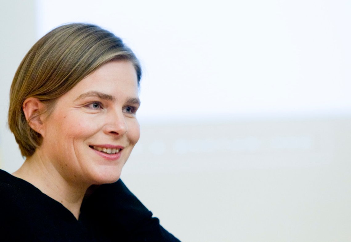OSLO 20110303.
Journalist Hege Ulstein fra Dagsavisen mottar NTBs språkpris for 2010
Foto: Berit Roald / Scanpix OSLO 20110303.
Journalist Hege Ulstein fra Dagsavisen mottar NTBs språkpris for 2010
Foto: Berit Roald / Scanpix