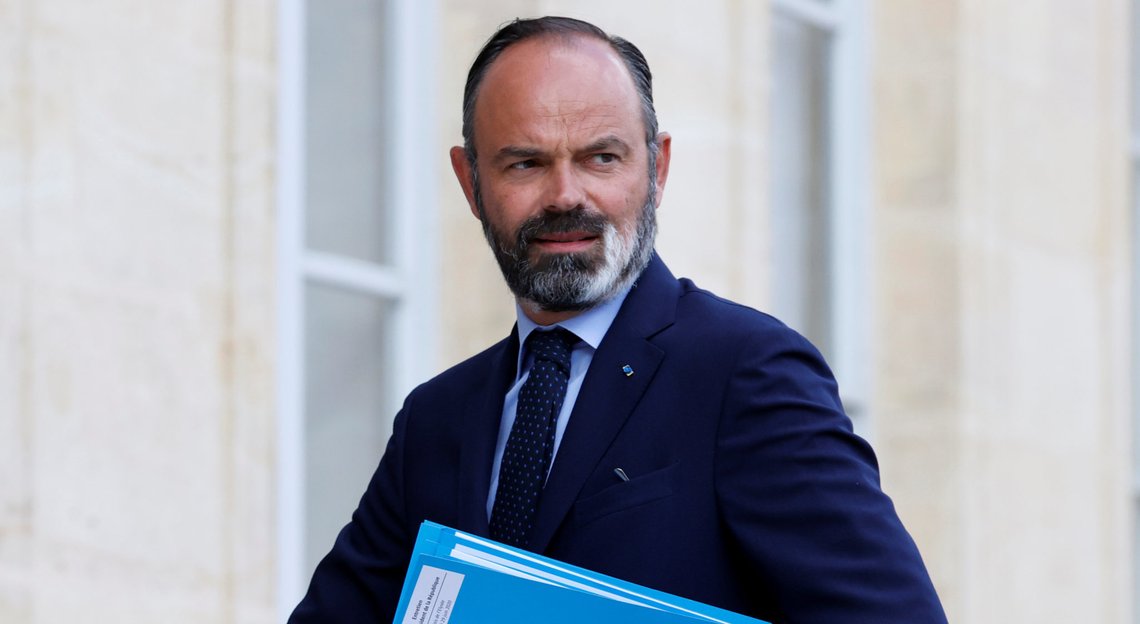 FILE PHOTO: French Prime Minister Edouard Philippe arrives for a meeting with members of the Citizens' Convention on Climate (CCC) at the Elysee Palace in Paris, France June 29, 2020. REUTERS/Christian Hartmann/File Photo FILE PHOTO: French Prime Minister Edouard Philippe arrives for a meeting with members of the Citizens' Convention on Climate (CCC) at the Elysee Palace in Paris, France June 29, 2020. REUTERS/Christian Hartmann/File Photo
