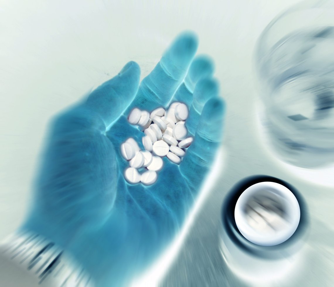 Hånd full av piller. Pillemisbruk. Lykkepillen. Lykkepille. Medisinering. C-vitaminer. Tabletter. Rusmisbruk.
FOTO: SCANPIX Hånd full av piller. Pillemisbruk. Lykkepillen. Lykkepille. Medisinering. C-vitaminer. Tabletter. Rusmisbruk.
FOTO: SCANPIX
