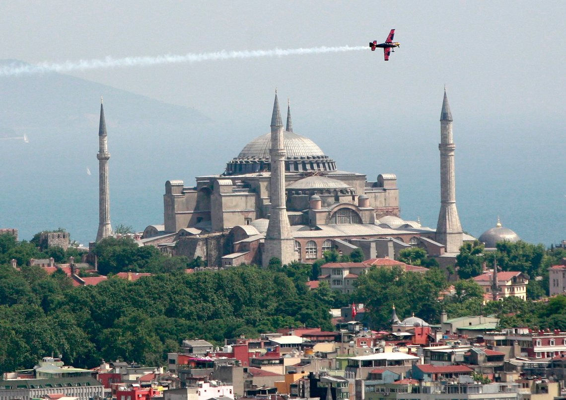 Team Redbull pilot Peter Besenyei of Hungary flies past the Hagia Sofia (Ayasofya), a sixth century Byzantinian monument, during the elimination round for the Red Bull Air Race world series over Golden Horn in Istanbul June 1, 2007. REUTERS/Fatih Saribas (TURKEY) Team Redbull pilot Peter Besenyei of Hungary flies past the Hagia Sofia (Ayasofya), a sixth century Byzantinian monument, during the elimination round for the Red Bull Air Race world series over Golden Horn in Istanbul June 1, 2007. REUTERS/Fatih Saribas (TURKEY)
