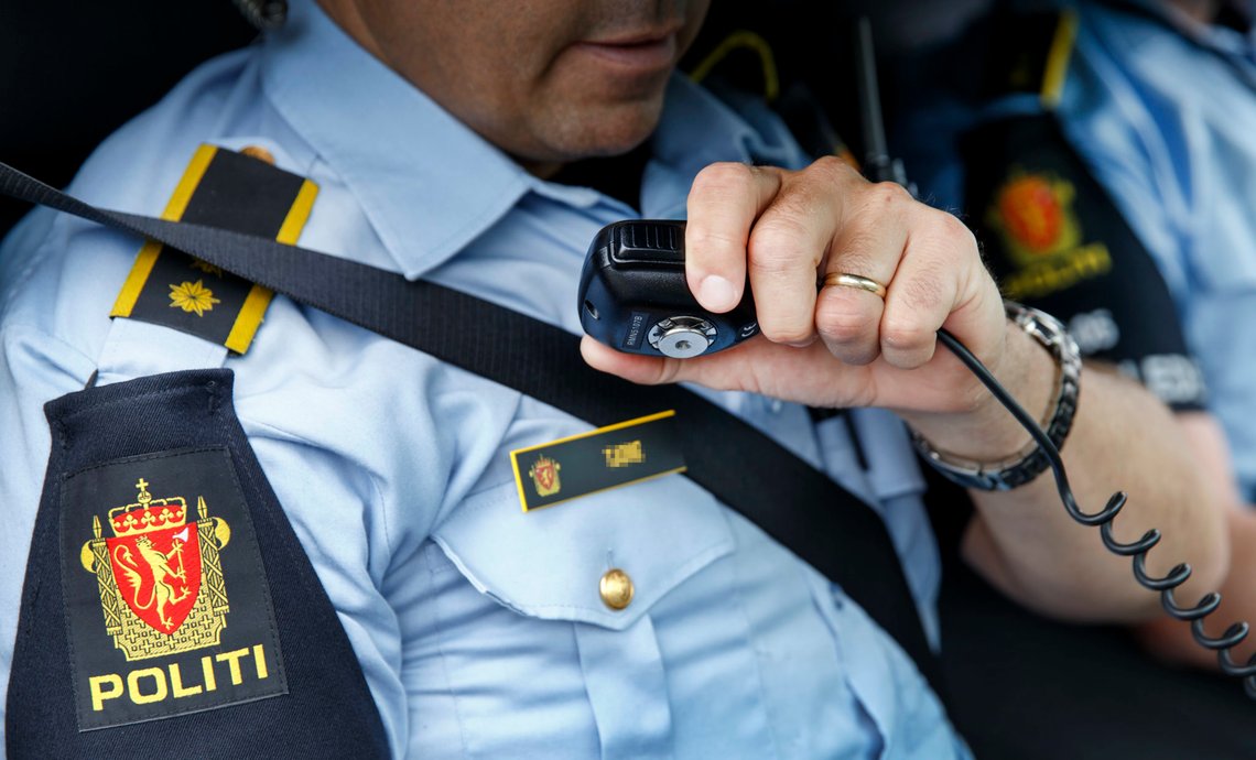 OSLO 20160620.
Politiet i arbeid. Politiet under et oppdrag i bil. Innsatsleder, med armbind med tekst, logo og radiosamband.
Modellklarert til redaksjonell bruk.
Foto: Gorm Kallestad / NTB scanpix OSLO 20160620.
Politiet i arbeid. Politiet under et oppdrag i bil. Innsatsleder, med armbind med tekst, logo og radiosamband.
Modellklarert til redaksjonell bruk.
Foto: Gorm Kallestad / NTB scanpix