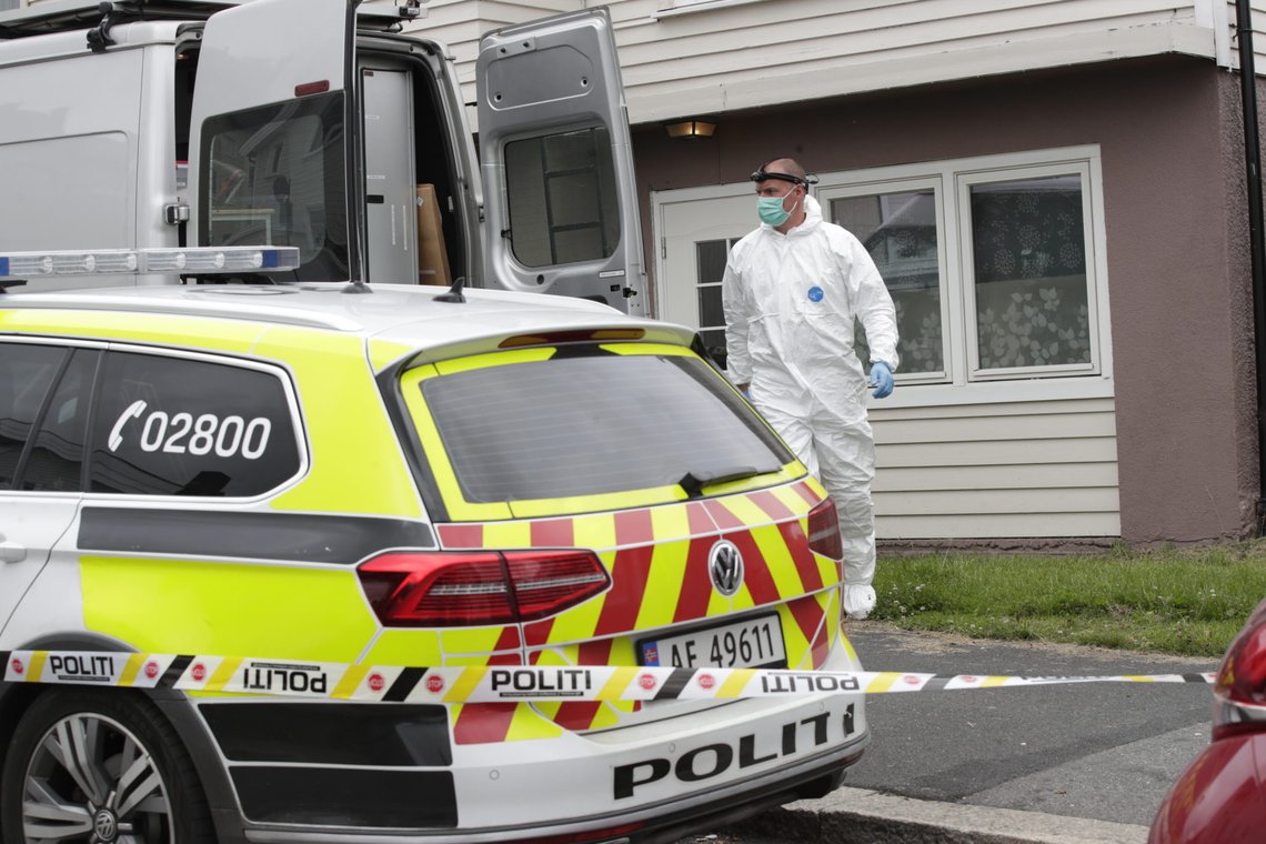 Sarpsborg 20200715.
Tre kvinner ble knivstukket i Sarpsborg sent tirsdag kveld. En av ofrene er bekreftet omkommet og en er kritisk skadd. Politiet har pågrepet en gjerningsmann.
Foto: Vidar Ruud / NTB scanpix Sarpsborg 20200715.
Tre kvinner ble knivstukket i Sarpsborg sent tirsdag kveld. En av ofrene er bekreftet omkommet og en er kritisk skadd. Politiet har pågrepet en gjerningsmann.
Foto: Vidar Ruud / NTB scanpix