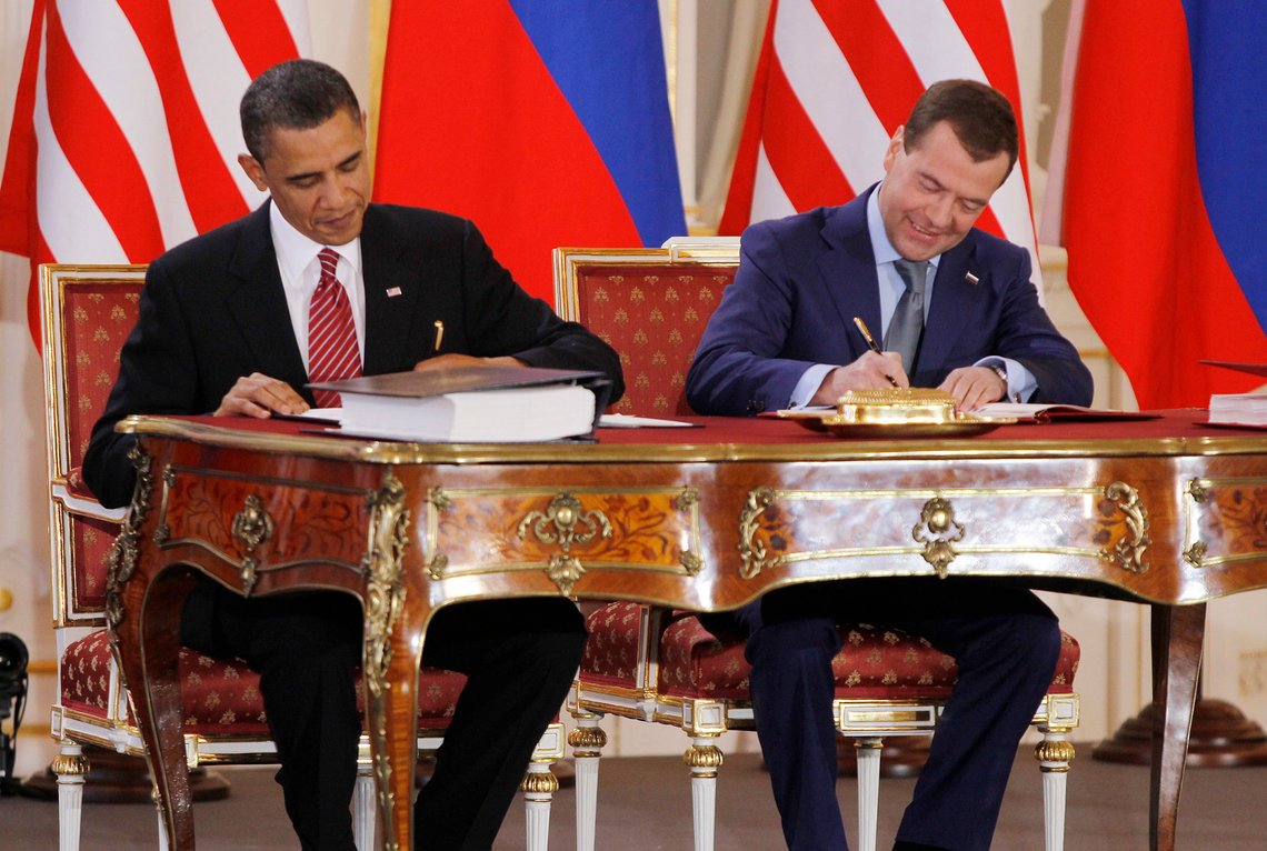 U.S. President Barack Obama (L) and Russian President Dmitry Medvedev sign the new Strategic Arms Reduction Treaty (START II) at Prague Castle in Prague April 8, 2010. REUTERS/Jason Reed (CZECH REPUBLIC - Tags: POLITICS MILITARY IMAGES OF THE DAY) U.S. President Barack Obama (L) and Russian President Dmitry Medvedev sign the new Strategic Arms Reduction Treaty (START II) at Prague Castle in Prague April 8, 2010. REUTERS/Jason Reed (CZECH REPUBLIC - Tags: POLITICS MILITARY IMAGES OF THE DAY)