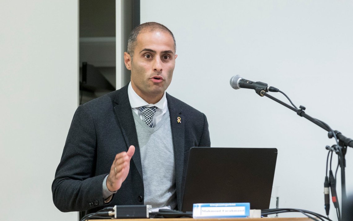 Oslo 20170914.
Innledning om klagene. Mahmoud Farahmand i LIM i møte i Kringkastingsrådet torsdag morgen. Hovedsaken er de ca 6000 henvendelsene til programmet "Faten tar valget"
Foto: Gorm Kallestad / NTB scanpix Oslo 20170914.
Innledning om klagene. Mahmoud Farahmand i LIM i møte i Kringkastingsrådet torsdag morgen. Hovedsaken er de ca 6000 henvendelsene til programmet "Faten tar valget"
Foto: Gorm Kallestad / NTB scanpix