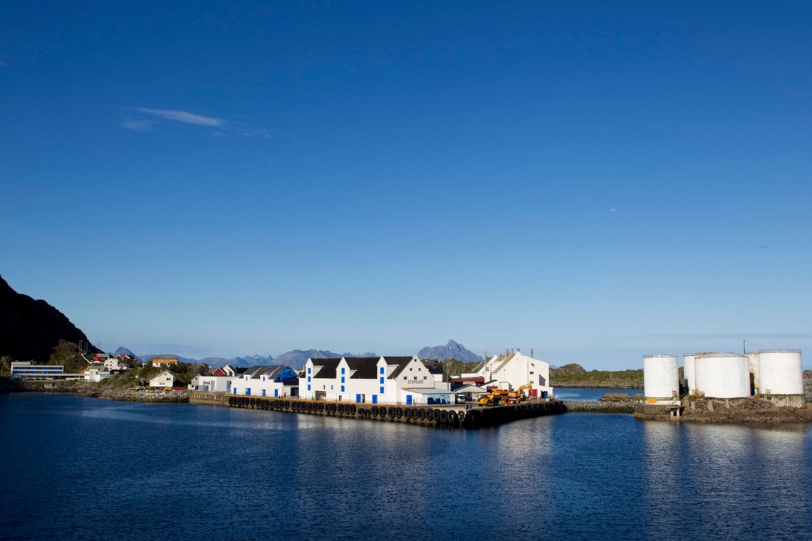 Stamsund 20100629.
Stamsund på Vestvågøy i Lofoten i vakkert sommervær. Nesten skyfri blå himmel over fiskeværet.
Foto: Håkon Mosvold Larsen / Scanpix Stamsund 20100629.
Stamsund på Vestvågøy i Lofoten i vakkert sommervær. Nesten skyfri blå himmel over fiskeværet.
Foto: Håkon Mosvold Larsen / Scanpix