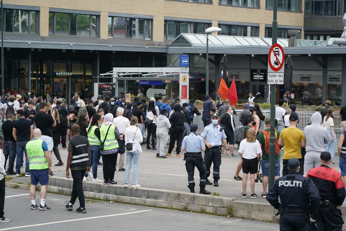 Oslo 20200815.
SIAN demonstrerer på Furuset senter i Oslo lørdag. De ble møtt av motdemonstranter som forøkte å overdøve markeringen.
Foto: Fredrik Hagen / NTB scanpix Oslo 20200815.
SIAN demonstrerer på Furuset senter i Oslo lørdag. De ble møtt av motdemonstranter som forøkte å overdøve markeringen.
Foto: Fredrik Hagen / NTB scanpix