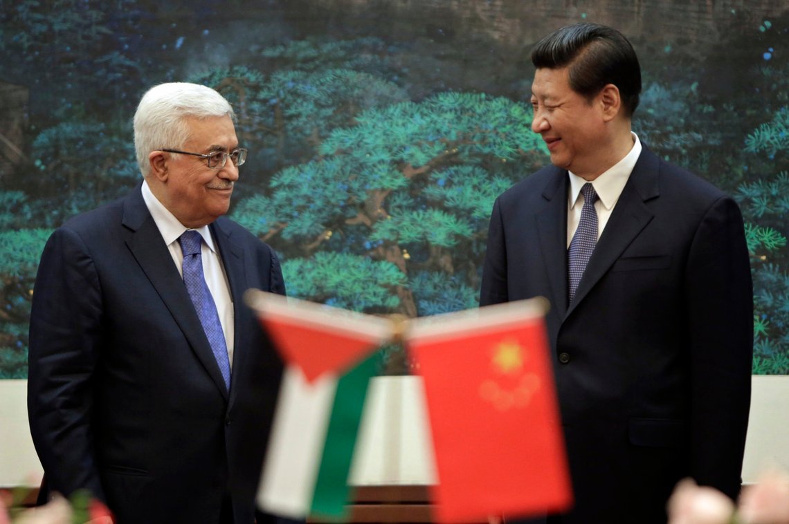 China's President Xi Jinping (R) and his Palestinian counterpart Mahmoud Abbas smile at each other during a signing ceremony at the Great Hall of the People in Beijing May 6, 2013. REUTERS/Jason Lee (CHINA - Tags: POLITICS TPX IMAGES OF THE DAY) China's President Xi Jinping (R) and his Palestinian counterpart Mahmoud Abbas smile at each other during a signing ceremony at the Great Hall of the People in Beijing May 6, 2013. REUTERS/Jason Lee (CHINA - Tags: POLITICS TPX IMAGES OF THE DAY)