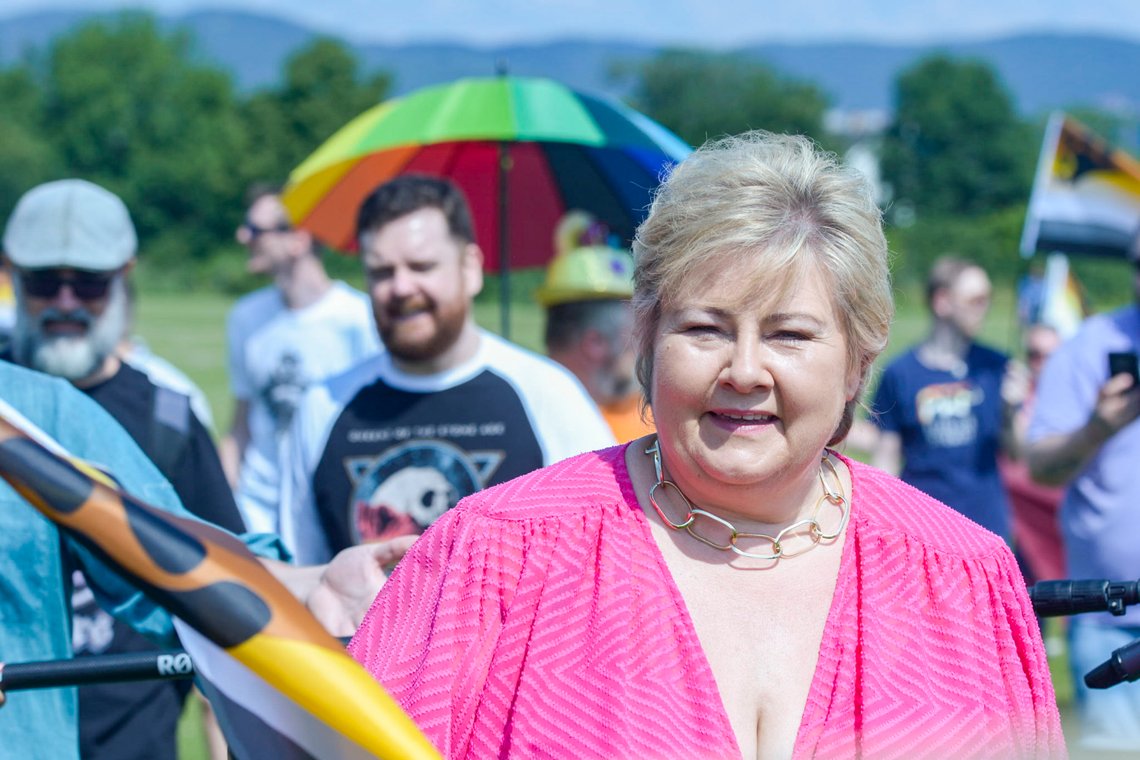 Oslo 20200627.
Statsminister Erna Solberg til stede på Pride-markering på Ekeberg i regi av Bamseklubben.
Foto: Annika Byrde / NTB scanpix Oslo 20200627.
Statsminister Erna Solberg til stede på Pride-markering på Ekeberg i regi av Bamseklubben.
Foto: Annika Byrde / NTB scanpix