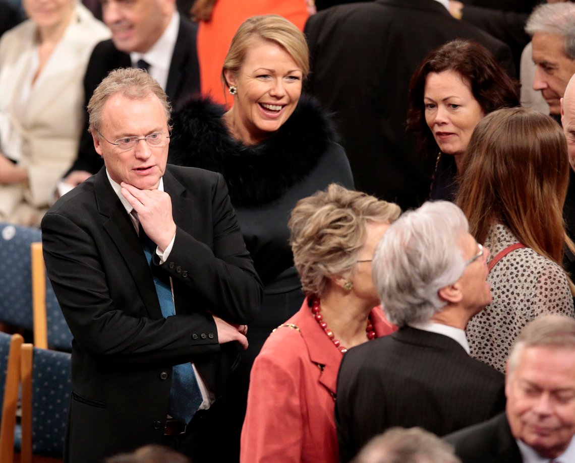 Oslo 20161210.
Nobels fredspris 2016 til Colombias president Juan Manuel Santos. Byrådsleder Raymond Johansen (Ap)(tv) med kjæresten Christin Kristoffersen (bak)(Ap) under sermonien. Barneminister Solveig Horne (Frp) th.
Foto: Lise Åserud / NTB scanpix Oslo 20161210.
Nobels fredspris 2016 til Colombias president Juan Manuel Santos. Byrådsleder Raymond Johansen (Ap)(tv) med kjæresten Christin Kristoffersen (bak)(Ap) under sermonien. Barneminister Solveig Horne (Frp) th.
Foto: Lise Åserud / NTB scanpix