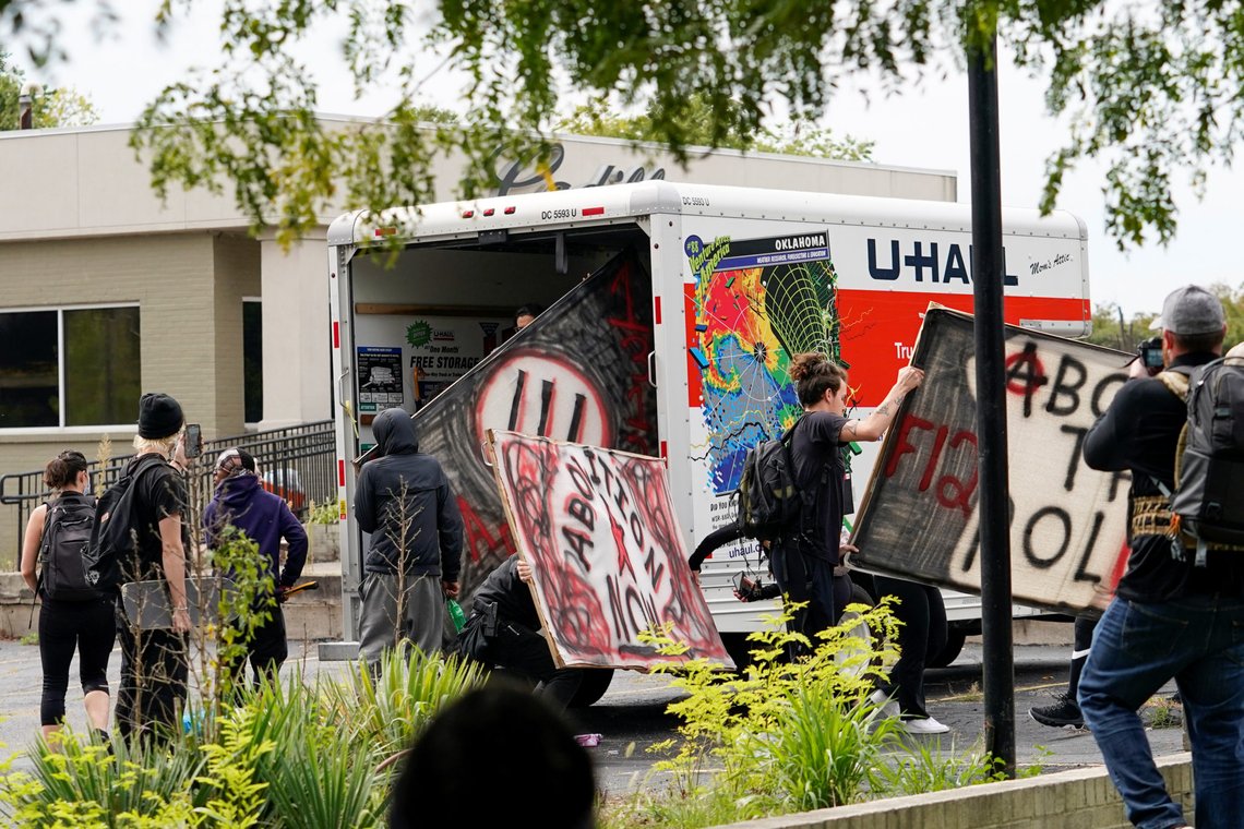 Demonstrators collect their banners from a U-Haul truck, as people react after a decision in the criminal case against police officers involved in the death of Breonna Taylor, who was shot dead by police in her apartment, in Louisville, Kentucky, U.S. September 23, 2020. REUTERS/Bryan Woolston Demonstrators collect their banners from a U-Haul truck, as people react after a decision in the criminal case against police officers involved in the death of Breonna Taylor, who was shot dead by police in her apartment, in Louisville, Kentucky, U.S. September 23, 2020. REUTERS/Bryan Woolston