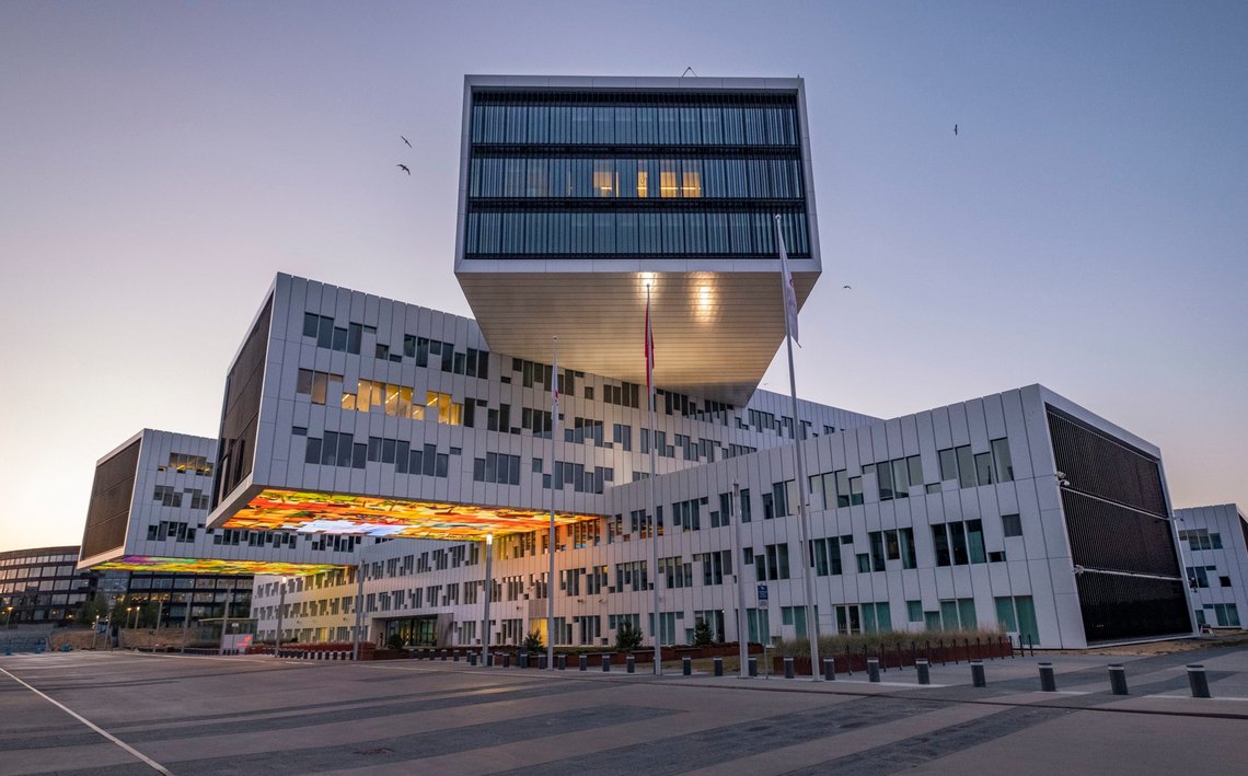 Oslo 20180705.
Kveld på Equinor sitt Oslo-kontor på Fornebu.
Foto: Tor Erik Schrøder / NTB Oslo 20180705.
Kveld på Equinor sitt Oslo-kontor på Fornebu.
Foto: Tor Erik Schrøder / NTB
