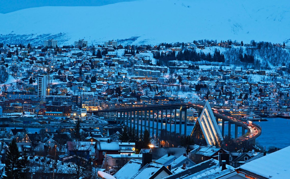 Tromsø 20200114.
Mørketid i Tromsø. Tromsøbrua, ishavskatedralen, Tromsdalen kirke,
Foto: Rune Stoltz Bertinussen / NTB Tromsø 20200114.
Mørketid i Tromsø. Tromsøbrua, ishavskatedralen, Tromsdalen kirke,
Foto: Rune Stoltz Bertinussen / NTB