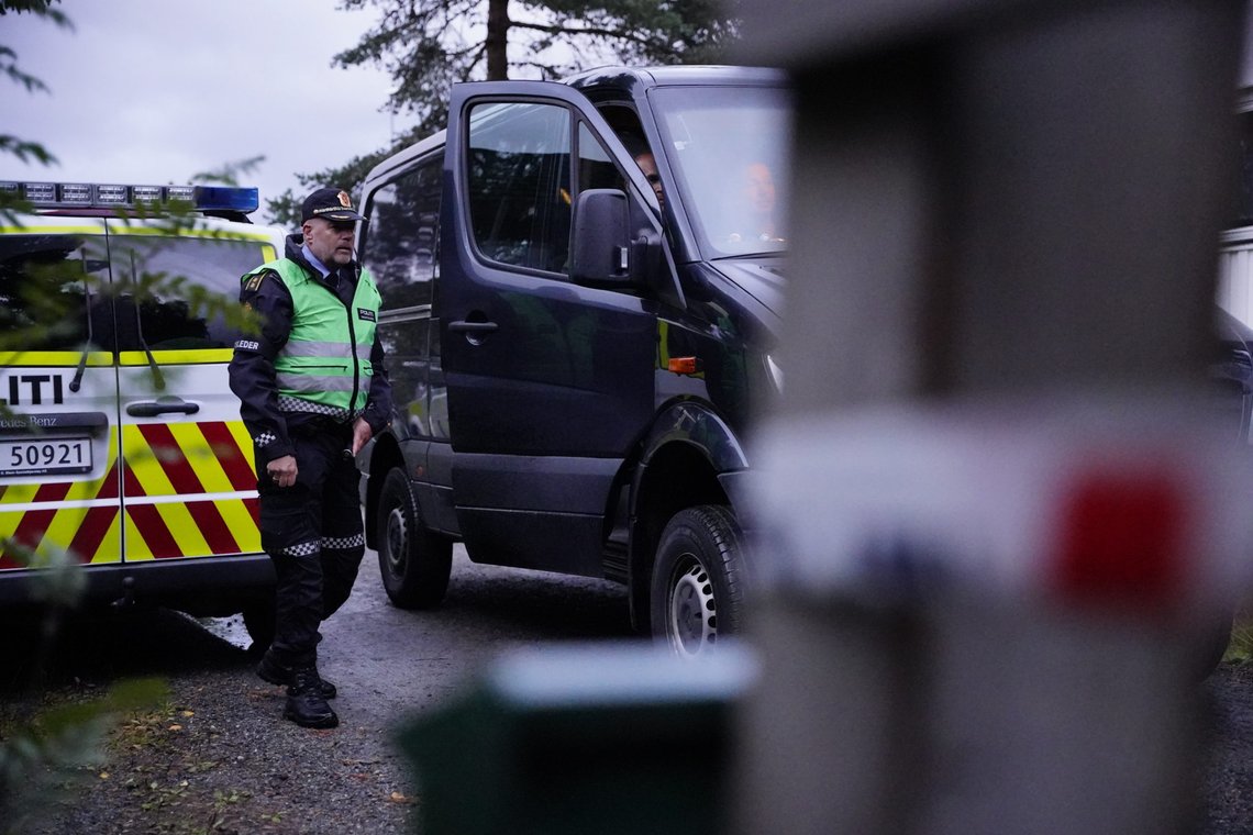 Trondheim 20200909.
Politiet i arbeid på stedet hvor det ble funnet en død kvinne i 60-årene onsdag ettermiddag En mann i 30-årene er siktet for å ha forårsaket dødsfallet.
Foto: Ole Martin Wold / NTB scanpix Trondheim 20200909.
Politiet i arbeid på stedet hvor det ble funnet en død kvinne i 60-årene onsdag ettermiddag En mann i 30-årene er siktet for å ha forårsaket dødsfallet.
Foto: Ole Martin Wold / NTB scanpix