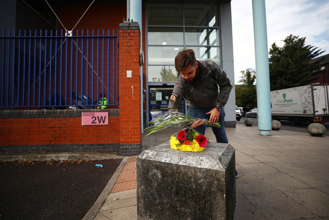 Flowers are laid down outside the custody centre where a British police officer has been shot dead in Croydon, south London, Britain, September 25, 2020. REUTERS/Hannah McKay Flowers are laid down outside the custody centre where a British police officer has been shot dead in Croydon, south London, Britain, September 25, 2020. REUTERS/Hannah McKay