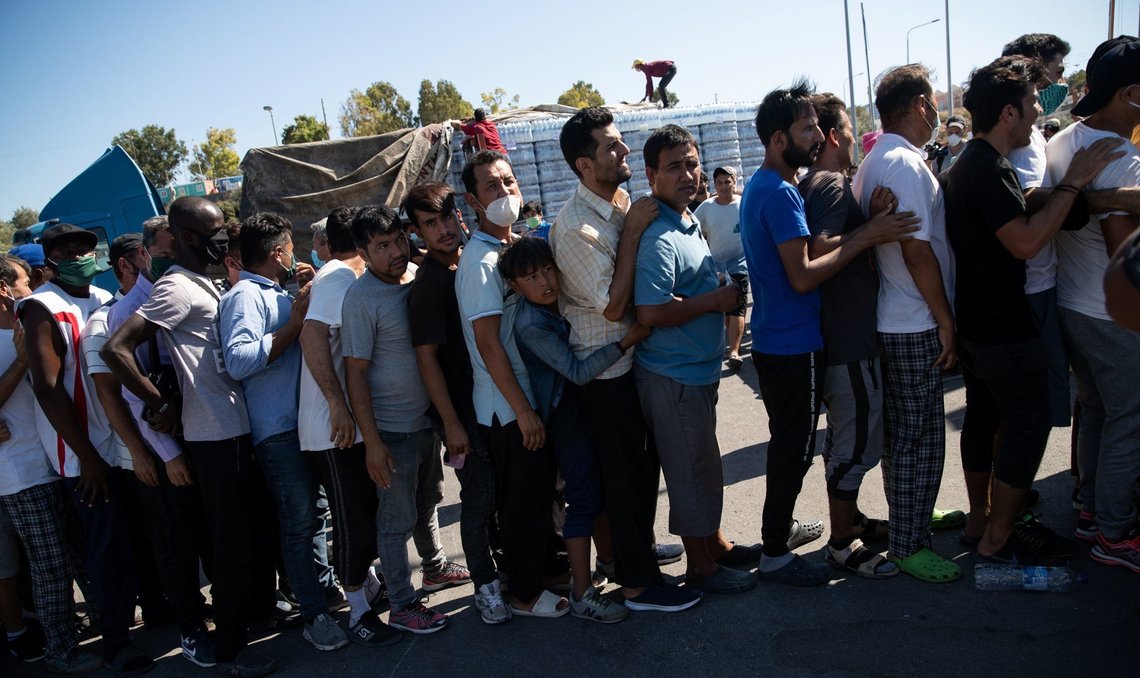 Refugees and migrants line up for a food distribution following a fire at the Moria camp on the island of Lesbos, Greece, September 10, 2020. REUTERS/Alkis Konstantinidis Refugees and migrants line up for a food distribution following a fire at the Moria camp on the island of Lesbos, Greece, September 10, 2020. REUTERS/Alkis Konstantinidis