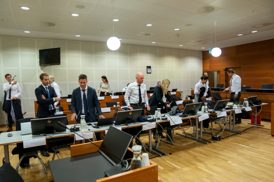 BÆRUM 2019903.
En stor mengde advokater på plass før ankebehandlingen av Lime-saken i Borgarting lagmannsrett. Tiltalen omfatter blant annet menneskehandel, organisert kriminalitet og flere brudd på arbeidsmiljøloven, utlendingsloven og ligningsloven. Lagmannsretten skal ta stilling til den delen som handler om menneskehandel og lånebedrageri.
Foto: Heiko Junge / NTB scanpix BÆRUM 2019903.
En stor mengde advokater på plass før ankebehandlingen av Lime-saken i Borgarting lagmannsrett. Tiltalen omfatter blant annet menneskehandel, organisert kriminalitet og flere brudd på arbeidsmiljøloven, utlendingsloven og ligningsloven. Lagmannsretten skal ta stilling til den delen som handler om menneskehandel og lånebedrageri.
Foto: Heiko Junge / NTB scanpix