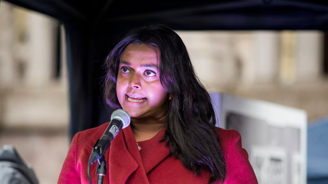 Oslo 20191009.
Varaordfører Kamzy Gunaratnam var en av appellantene det det ble arrangert lysmarkering mot rasisme til minne om Johanne Zhangjia Ihle-Hansen.
Foto: Terje Pedersen / NTB scanpix Oslo 20191009.
Varaordfører Kamzy Gunaratnam var en av appellantene det det ble arrangert lysmarkering mot rasisme til minne om Johanne Zhangjia Ihle-Hansen.
Foto: Terje Pedersen / NTB scanpix