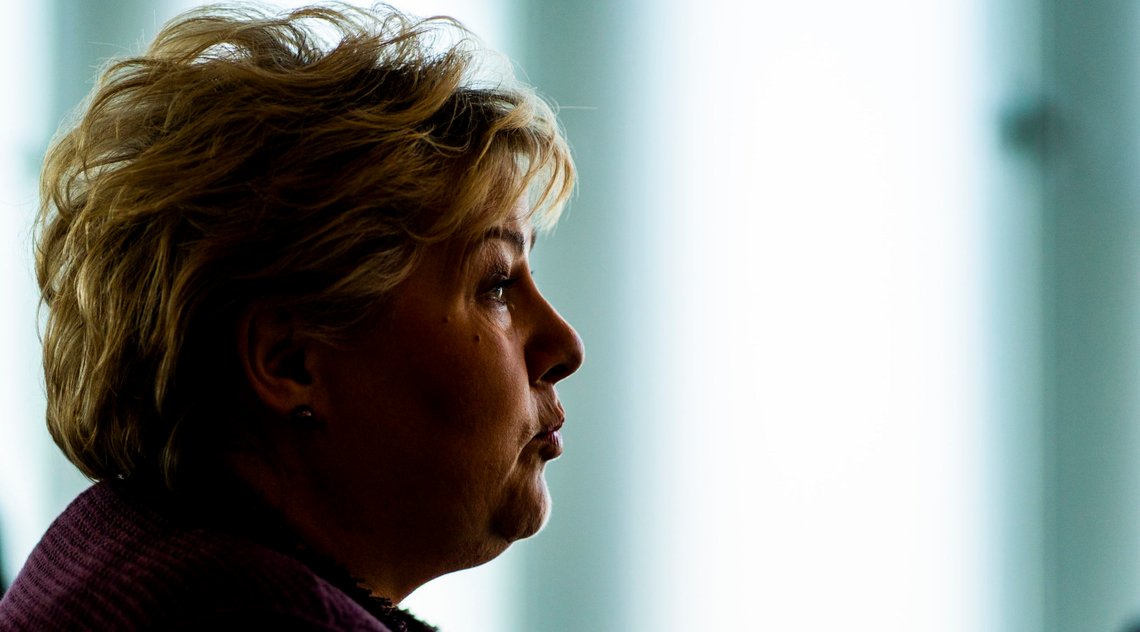 Oslo 20200831.
Statsminister Erna Solberg (H) etter debatten om jobbskaping og bærekraft under NHOs lansering av «Neste Trekk – veikart for fremtidens næringsliv». Debatten finner sted på Deichman i Bjørvika i Oslo.
Foto: Håkon Mosvold Larsen / NTB scanpix Oslo 20200831.
Statsminister Erna Solberg (H) etter debatten om jobbskaping og bærekraft under NHOs lansering av «Neste Trekk – veikart for fremtidens næringsliv». Debatten finner sted på Deichman i Bjørvika i Oslo.
Foto: Håkon Mosvold Larsen / NTB scanpix