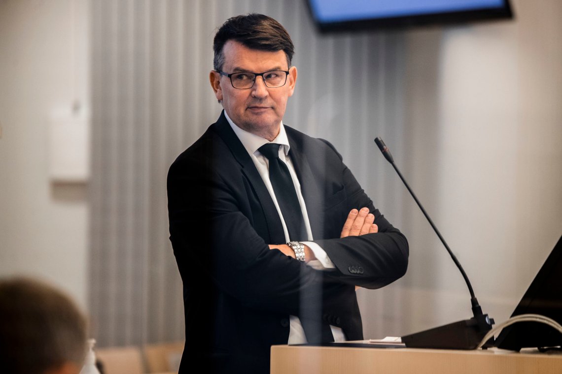 Oslo 20200917.
Tidligere justisminister Tor Mikkel Wara under rettssaken mot Laila Anita Bertheussen i sal 250 i Oslo tingrett. Bertheussen, som er samboer med tidligere justisminister Tor Mikkel Wara, er tiltalt for angrep på demokratiet og trusler mot ledende politikere.
Foto: Jil Yngland / NTB Oslo 20200917.
Tidligere justisminister Tor Mikkel Wara under rettssaken mot Laila Anita Bertheussen i sal 250 i Oslo tingrett. Bertheussen, som er samboer med tidligere justisminister Tor Mikkel Wara, er tiltalt for angrep på demokratiet og trusler mot ledende politikere.
Foto: Jil Yngland / NTB