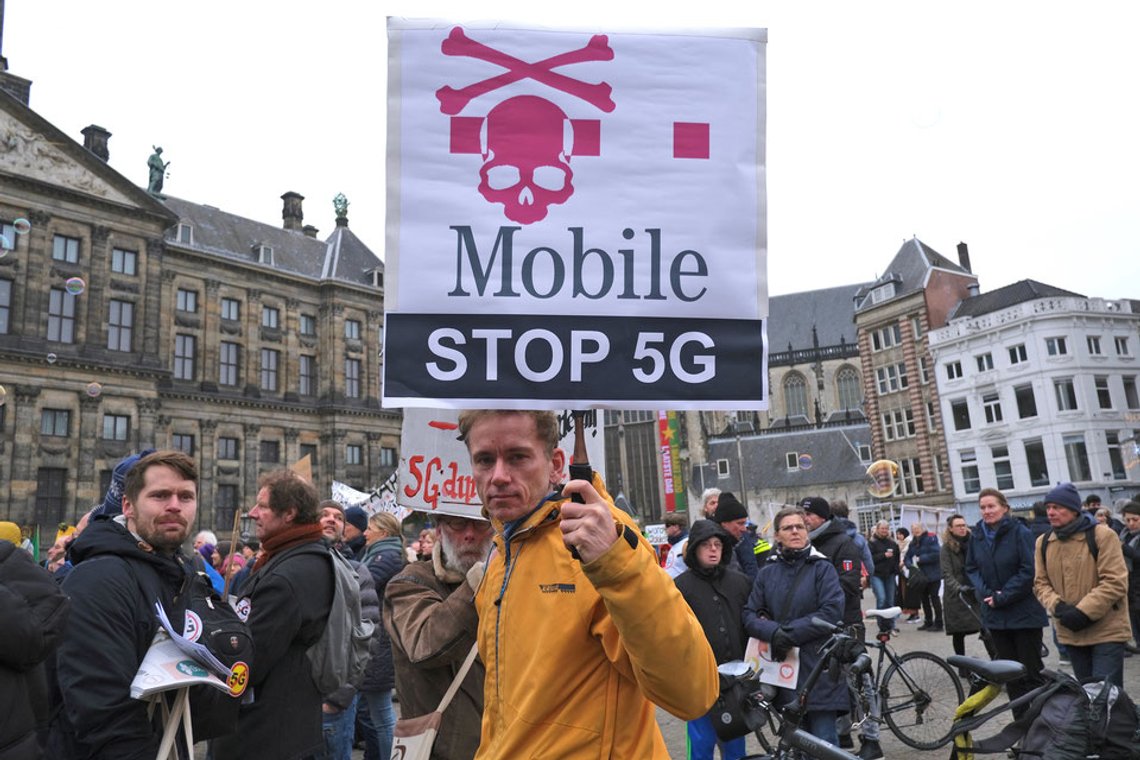 Lørdag 25. september var den verdensomspennende dagen mot 5G. Her fra en demonstrasjon i Amsterdam. Foto: Sodis Vita Lørdag 25. september var den verdensomspennende dagen mot 5G. Her fra en demonstrasjon i Amsterdam. Foto: Sodis Vita