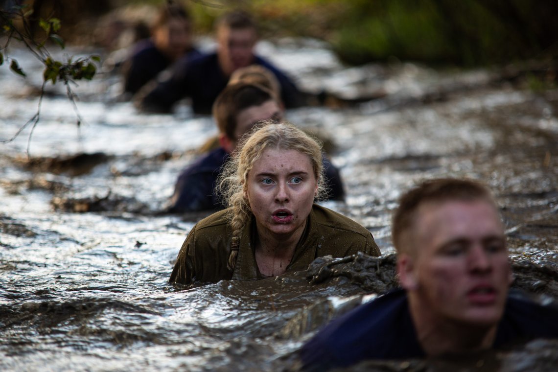 Soldatene ved Hans Majestet Kongens Garde jobber seg gjennom gjørmeløypen. *** Local Caption *** The soldiers at His Majesty the King's Guard work their way through the mud trail. Soldatene ved Hans Majestet Kongens Garde jobber seg gjennom gjørmeløypen. *** Local Caption *** The soldiers at His Majesty the King's Guard work their way through the mud trail.