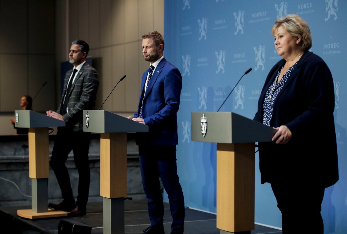 Oslo 20200930.
Statsminister Erna Solberg, helse- og omsorgsminister Bent Høie og kultur- og likestillingsminister Abid Raja på pressekonferanse om koronasituasjonen i marmorhallen.
Foto: Vidar Ruud / NTB Oslo 20200930.
Statsminister Erna Solberg, helse- og omsorgsminister Bent Høie og kultur- og likestillingsminister Abid Raja på pressekonferanse om koronasituasjonen i marmorhallen.
Foto: Vidar Ruud / NTB