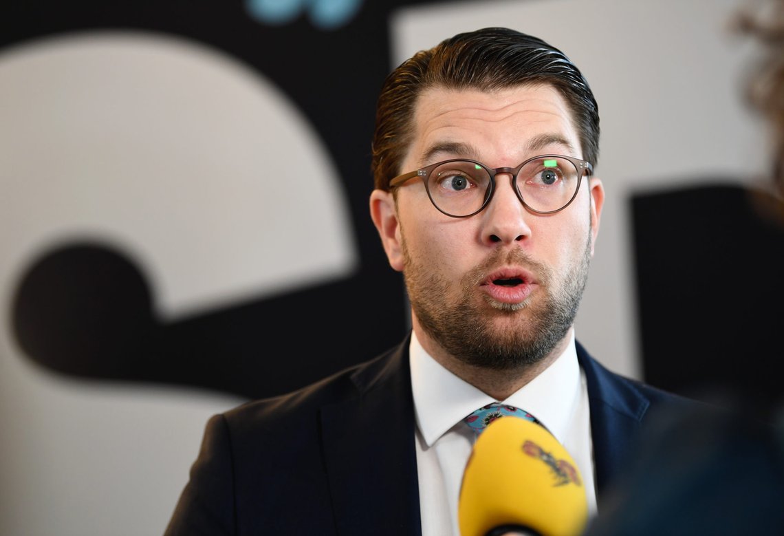 Årets valg i Sverige kan trygt kalles "et skjebnevalg". Dersom svensk presse og de aller mest destruktive politikerne atter en gang klarer å lure velgerne, og å snakke ned endringer Sverigedemokraternas partiledare Jimmie Åkesson (SD) mener er nødvendige, går landet trolig nedenom. Foto: Fredrik Sandberg/TT / NTB Årets valg i Sverige kan trygt kalles "et skjebnevalg". Dersom svensk presse og de aller mest destruktive politikerne atter en gang klarer å lure velgerne, og å snakke ned endringer Sverigedemokraternas partiledare Jimmie Åkesson (SD) mener er nødvendige, går landet trolig nedenom. Foto: Fredrik Sandberg/TT / NTB