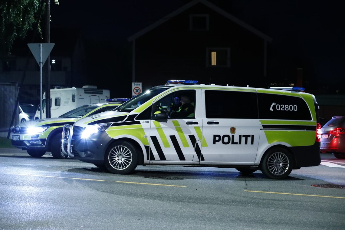 Oslo 20200906.
Politiet søker etter gjerningspersoner etter at en mann i 30-årene er knivstukket og skadet på åpen gate i Bredtvetveien i Groruddalen nordøst i Oslo.
Foto: Terje Pedersen / NTB Oslo 20200906.
Politiet søker etter gjerningspersoner etter at en mann i 30-årene er knivstukket og skadet på åpen gate i Bredtvetveien i Groruddalen nordøst i Oslo.
Foto: Terje Pedersen / NTB