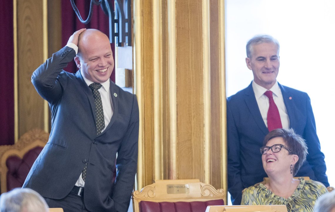 Trygve Slagsvold Vedum og Jonas Gahr Støre nærmer seg flertall alene. Foto: Terje Pedersen / NTB Trygve Slagsvold Vedum og Jonas Gahr Støre nærmer seg flertall alene. Foto: Terje Pedersen / NTB