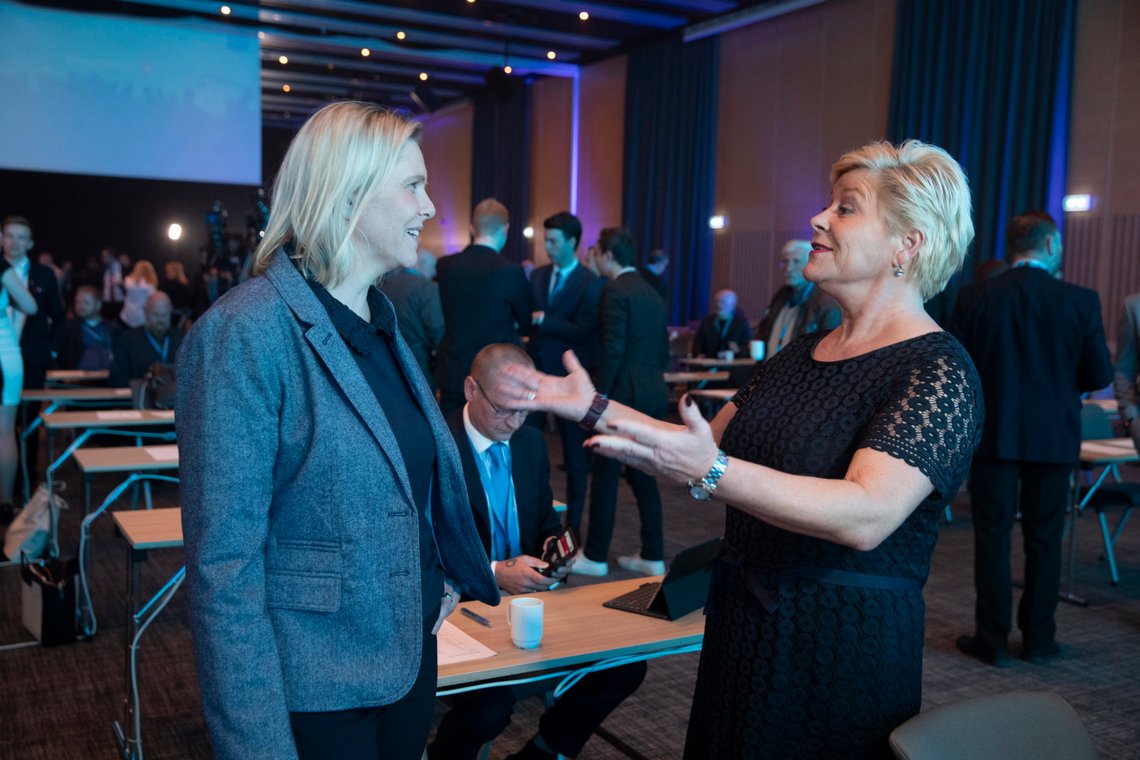 Gardermoen, NORGE 20201017.
Partileder Siv Jensen og Sylvi Listhaug under Fremskrittspartiets landsmøte på Gardermoen.
Foto: Berit Roald / NTB Gardermoen, NORGE 20201017.
Partileder Siv Jensen og Sylvi Listhaug under Fremskrittspartiets landsmøte på Gardermoen.
Foto: Berit Roald / NTB