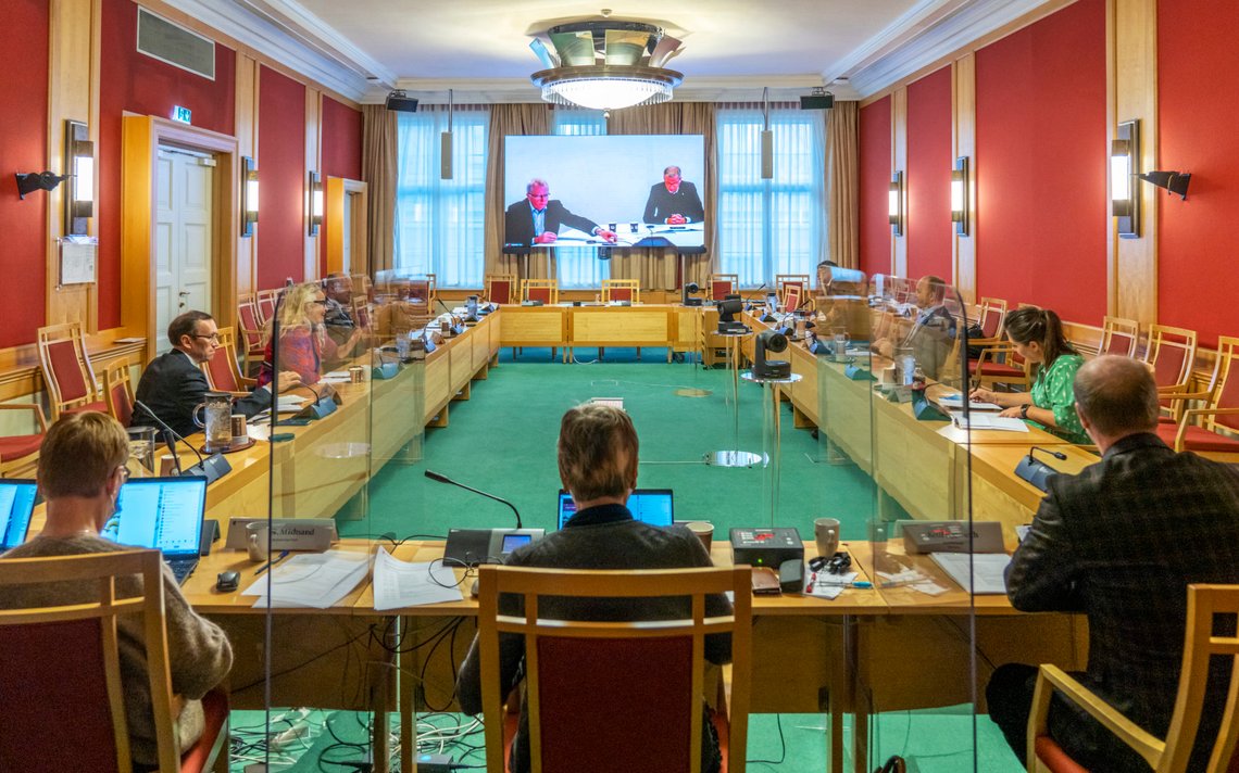 Oslo 20201103.
Tidligere konsernsjef Eldar Sætre og styreleder Jon Erik Reinhardsen i Equinor forklarte seg på videolink under energi- og miljøkomiteens høring om Equinors virksomhet i USA og statens eieroppfølging.
Foto: Ole Berg-Rusten / NTB Oslo 20201103.
Tidligere konsernsjef Eldar Sætre og styreleder Jon Erik Reinhardsen i Equinor forklarte seg på videolink under energi- og miljøkomiteens høring om Equinors virksomhet i USA og statens eieroppfølging.
Foto: Ole Berg-Rusten / NTB